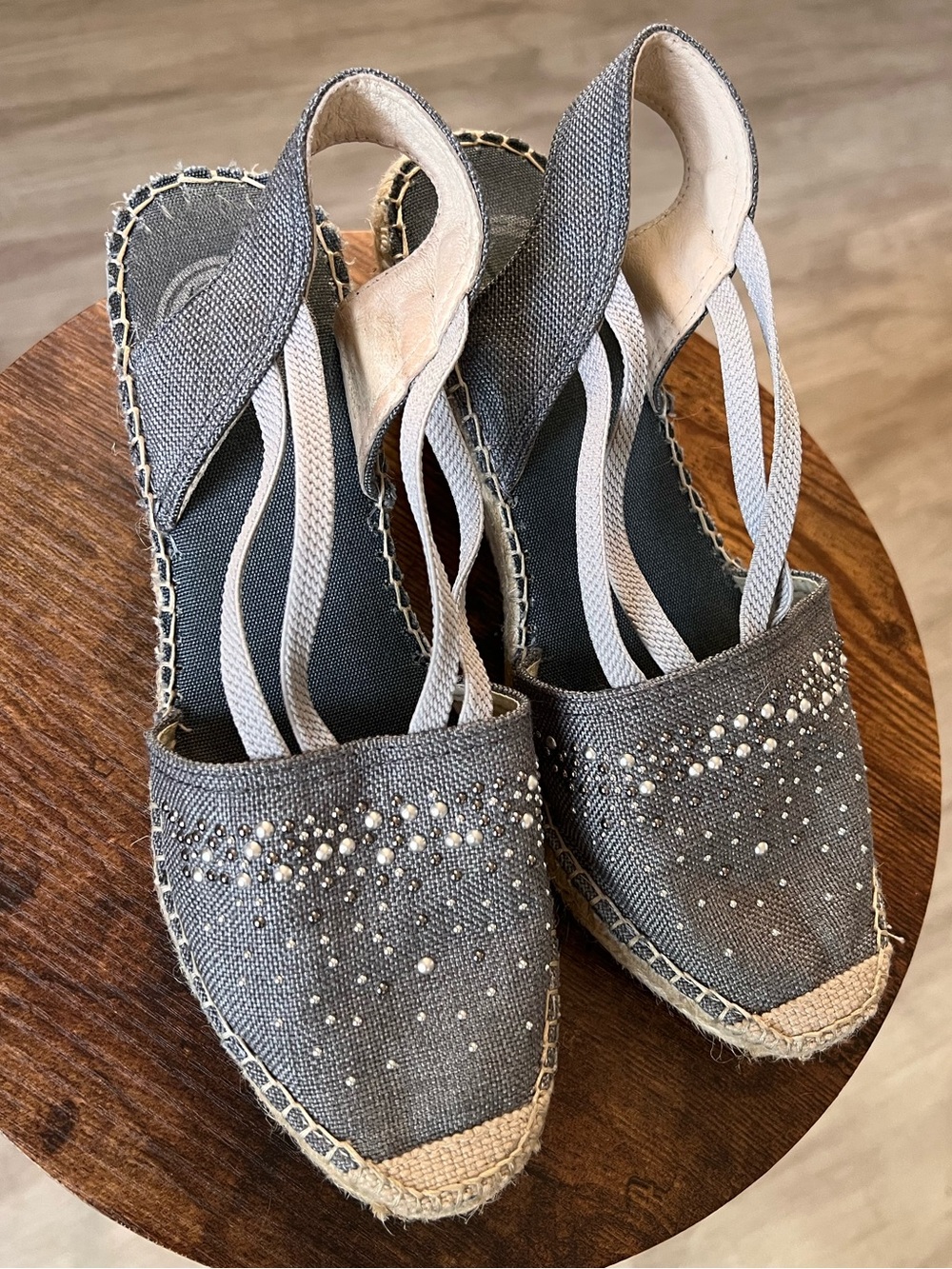 VIDORRETA MADE IN SPAIN PEARL EMBELLISHED ESPADRILLE WEDGE SANDALS ✨